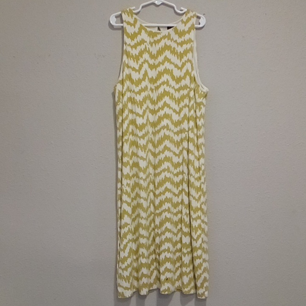 Ann Taylor Petite size S, yellow/white zigzag dress, gold button back